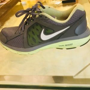 Nike Dual Fusion Run shoes